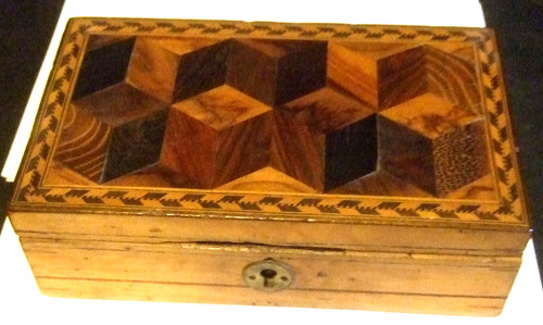 Antica scatola intarsiata