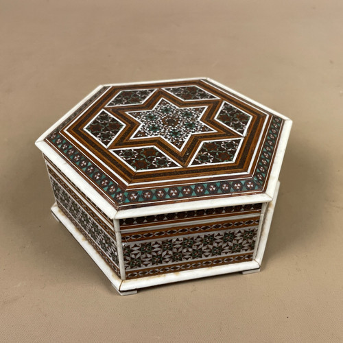 Middle eastern box wooden - middle,